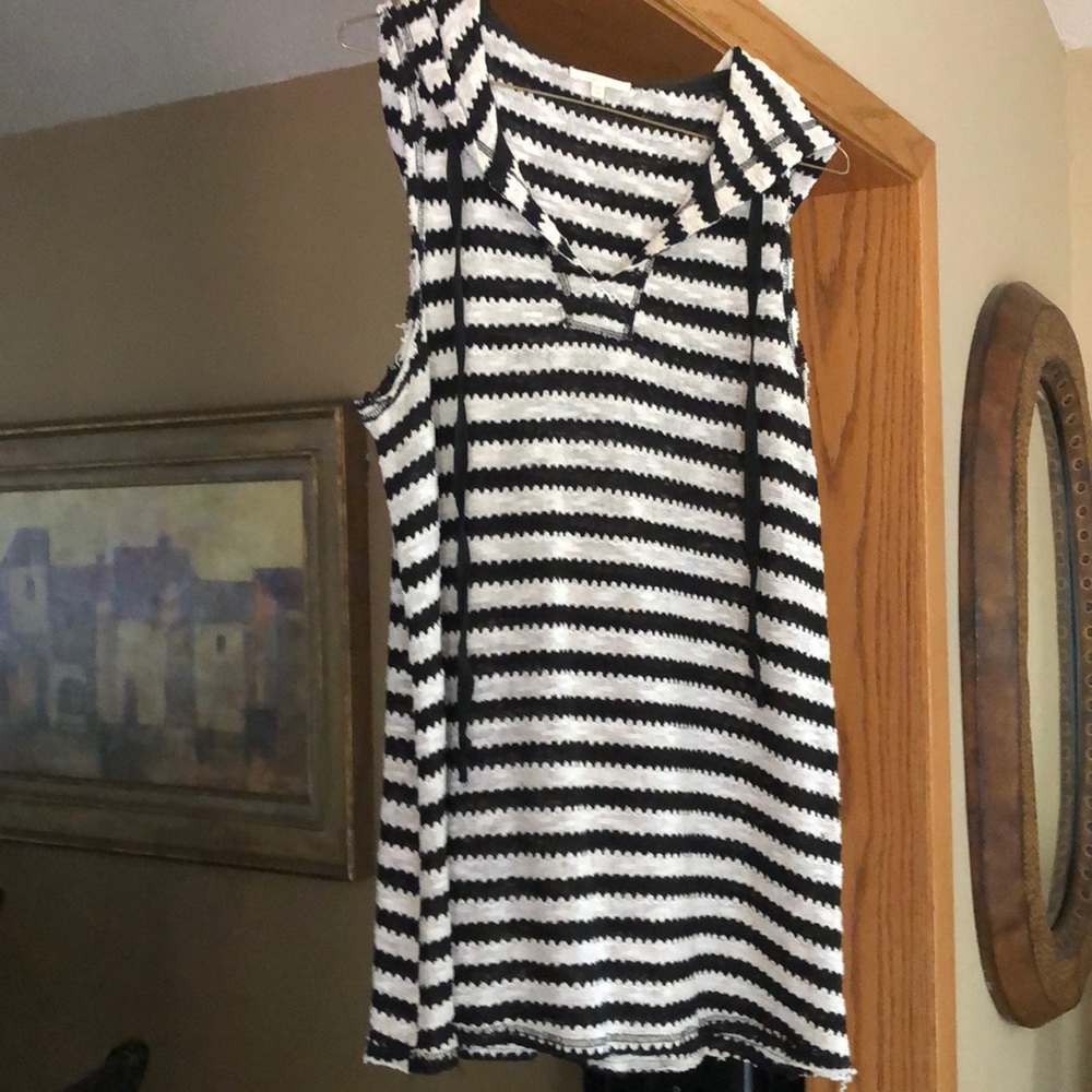 Mystery black n cream sleeveless tunic